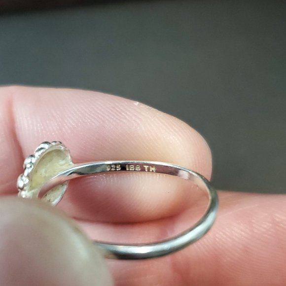 Size 8 925 Sterling Silver Cute Simple Flower Ring - Picture 3 of 6